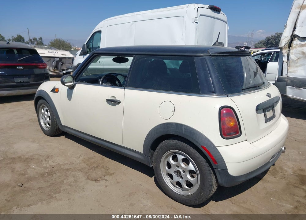 2010 MINI COOPER VIN: WMWMF3C51ATZ25859