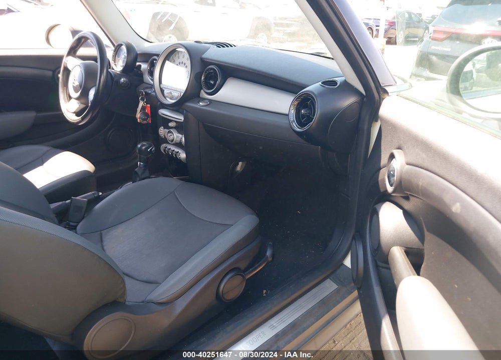 2010 MINI COOPER VIN: WMWMF3C51ATZ25859