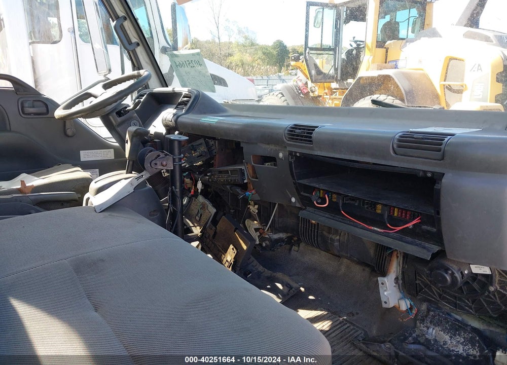 2003 ISUZU NPR VIN: JALC4B14637000500