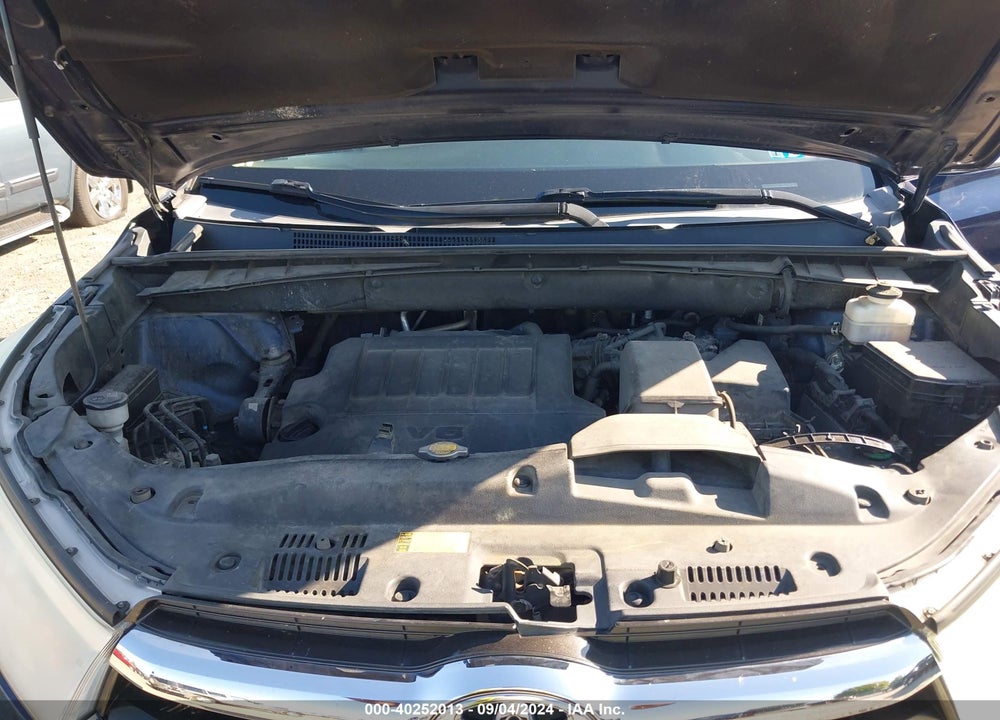 2014 TOYOTA HIGHLANDER XLE V6 VIN: 5TDJKRFH0ES026876