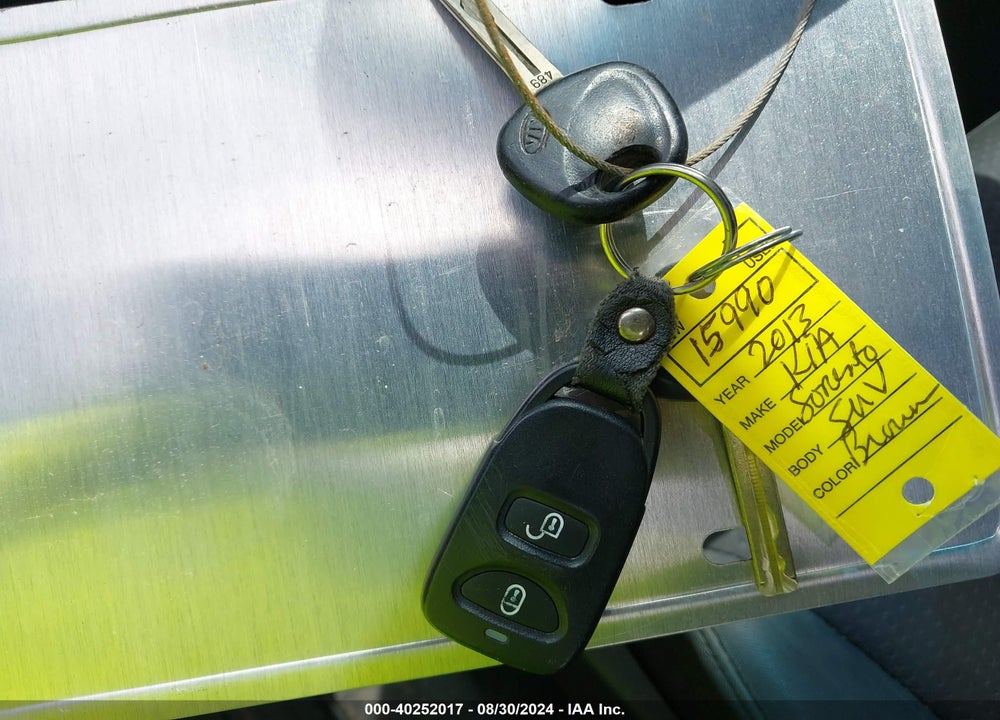2013 KIA SORENTO LX VIN: 5XYKT4A14DG316693