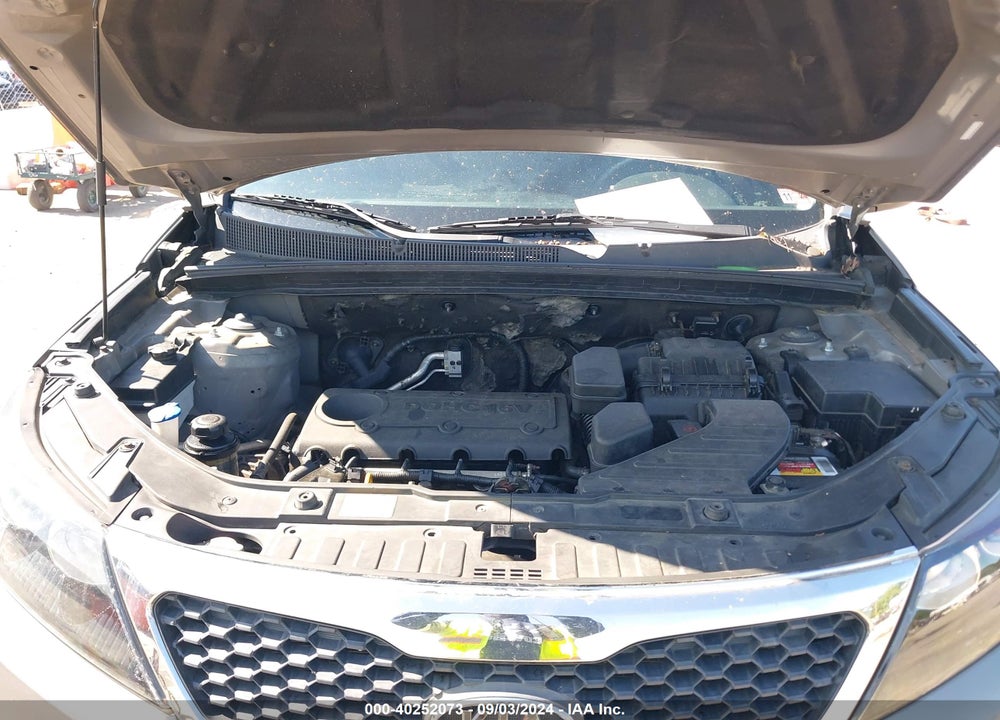 2011 KIA SORENTO LX VIN: 5XYKT3A11BG018481