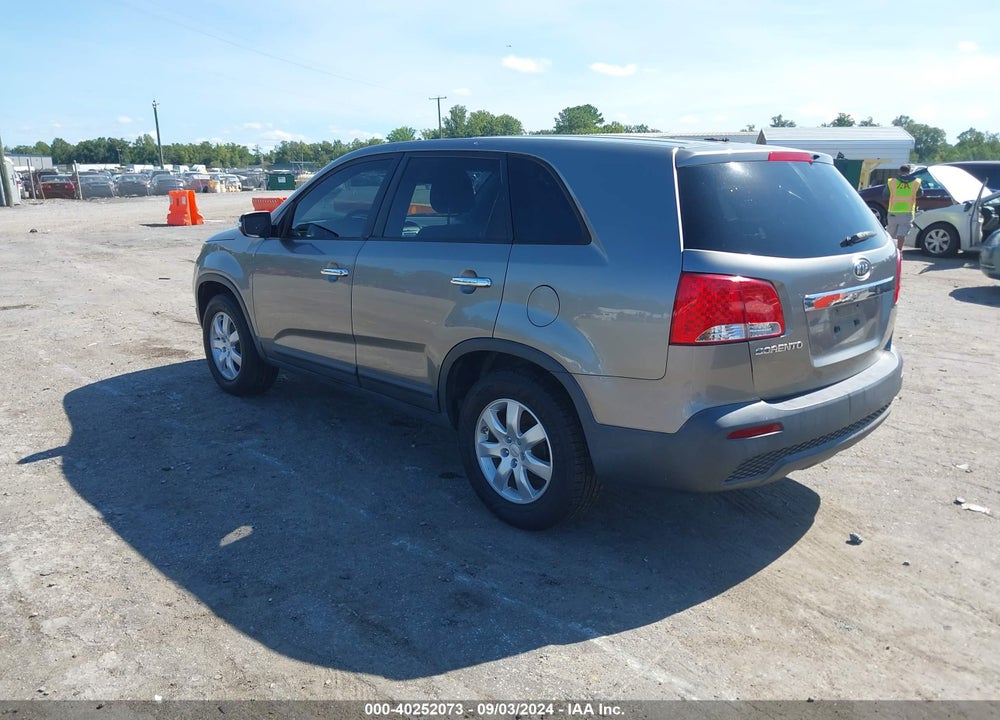 2011 KIA SORENTO LX VIN: 5XYKT3A11BG018481