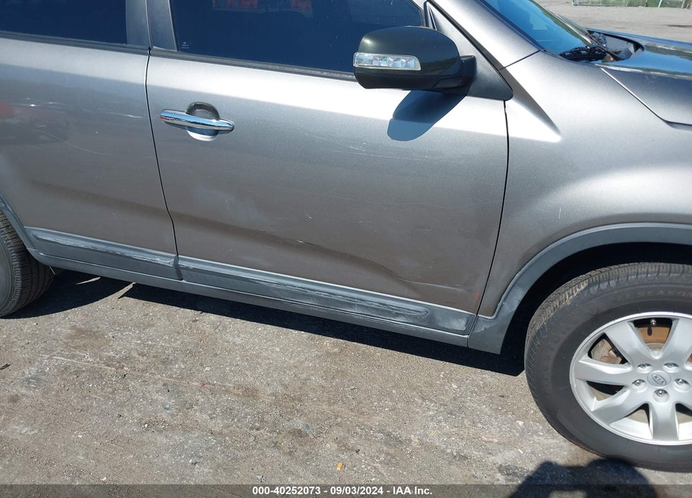 2011 KIA SORENTO LX VIN: 5XYKT3A11BG018481