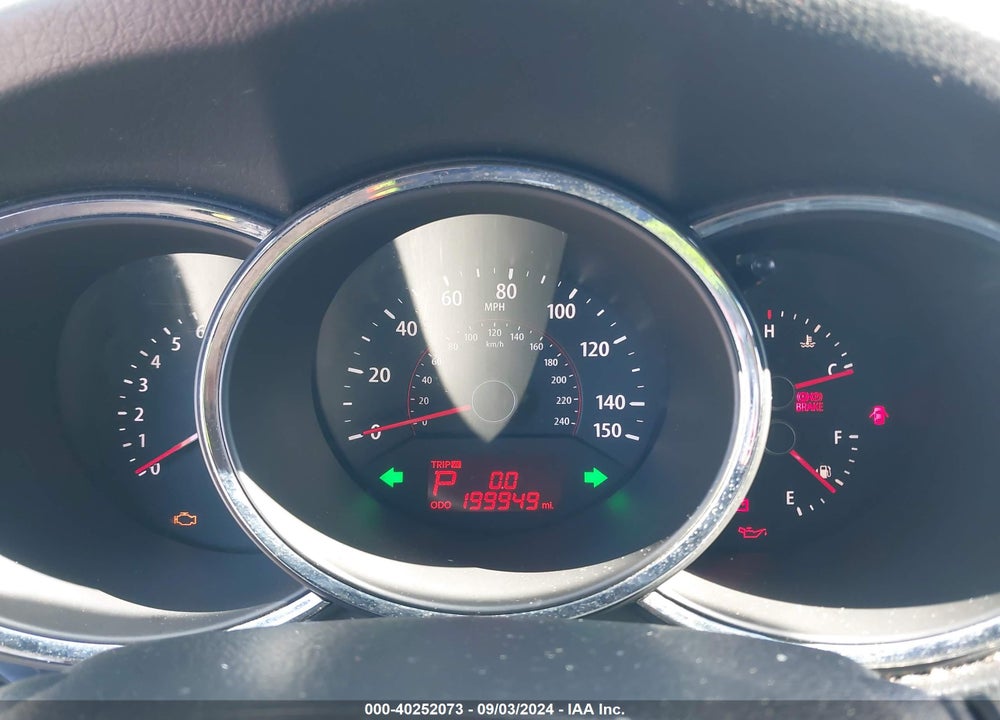 2011 KIA SORENTO LX VIN: 5XYKT3A11BG018481