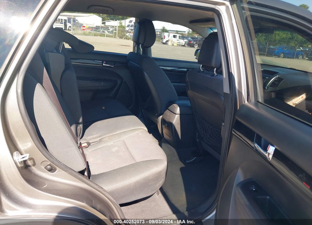 2011 KIA SORENTO LX VIN: 5XYKT3A11BG018481