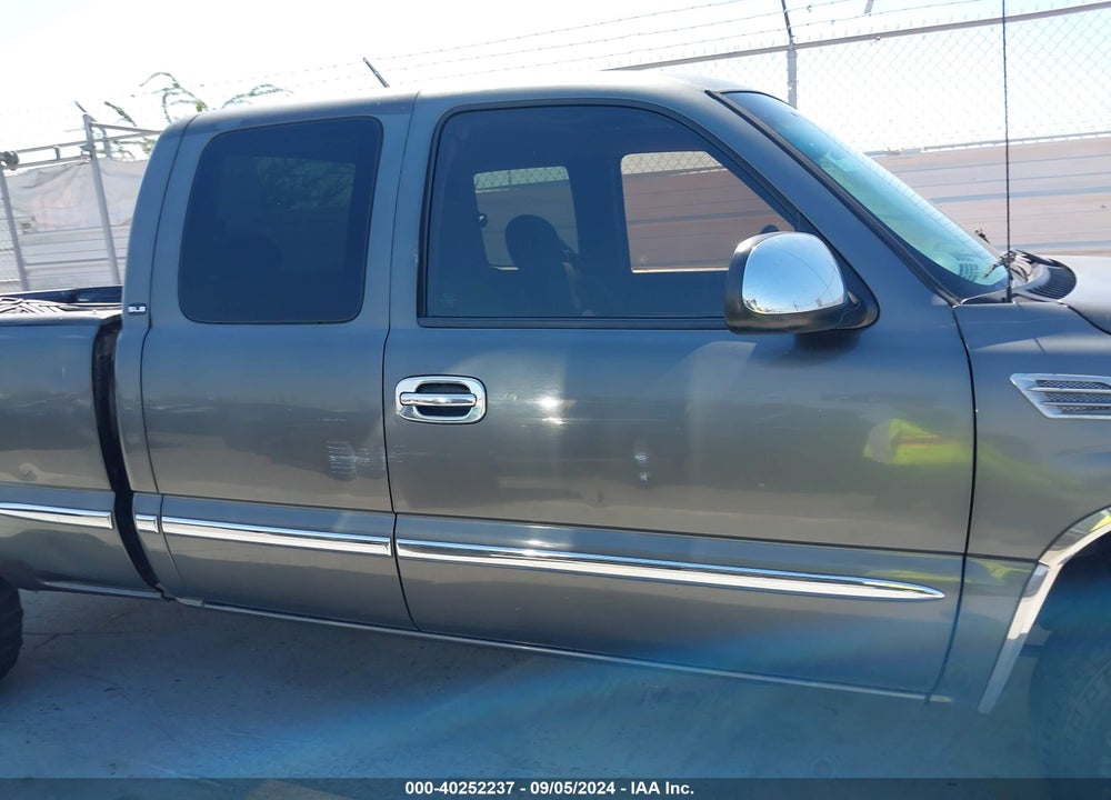 2000 GMC SIERRA 1500 SLE VIN: 1GTEK19TXYZ208591