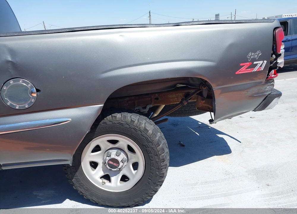 2000 GMC SIERRA 1500 SLE VIN: 1GTEK19TXYZ208591