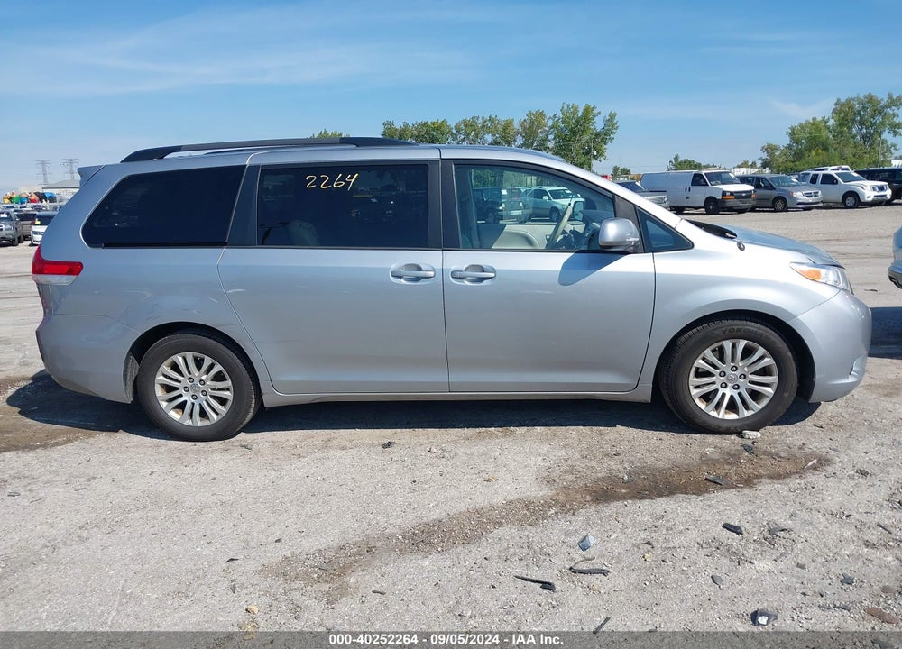 2014 TOYOTA SIENNA XLE V6 8 PASSENGER VIN: 5TDYK3DC4ES511038