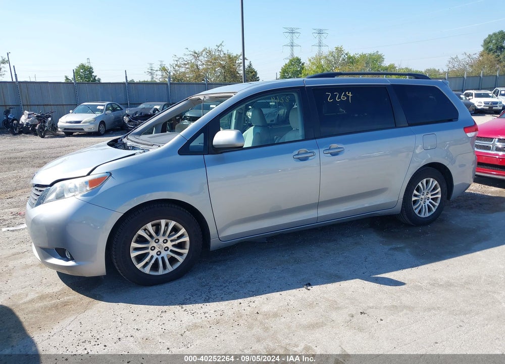 2014 TOYOTA SIENNA XLE V6 8 PASSENGER VIN: 5TDYK3DC4ES511038