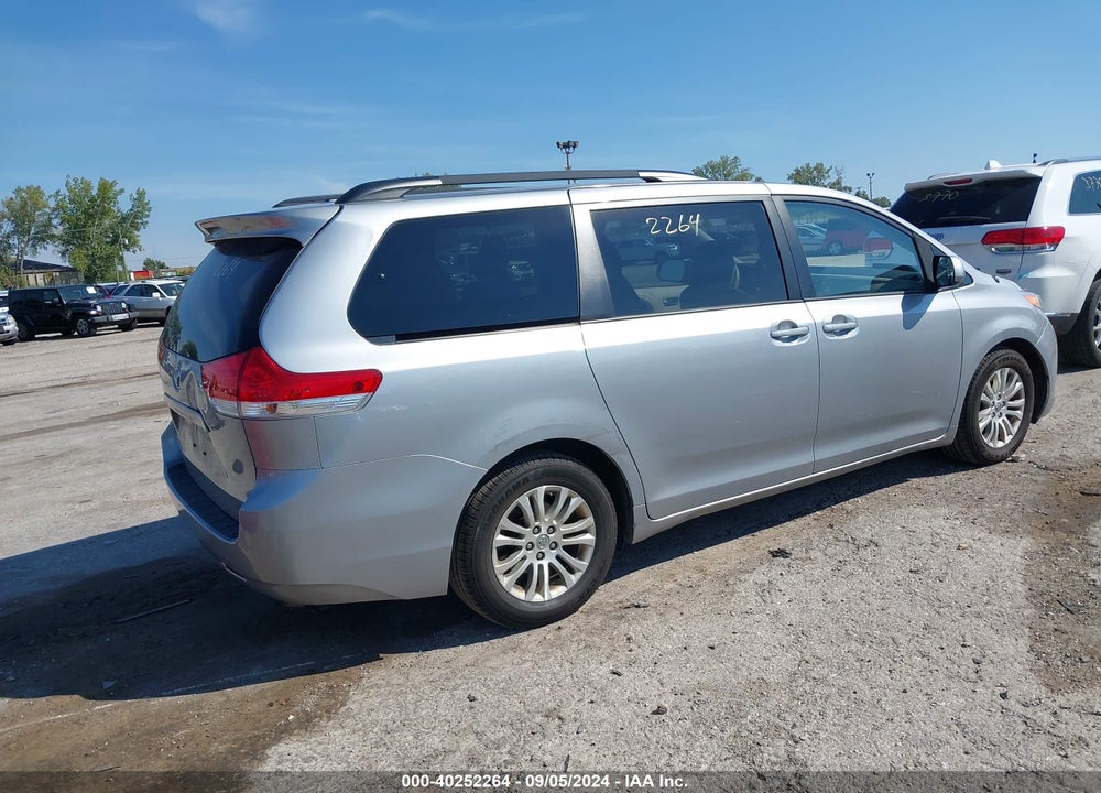 2014 TOYOTA SIENNA XLE V6 8 PASSENGER VIN: 5TDYK3DC4ES511038