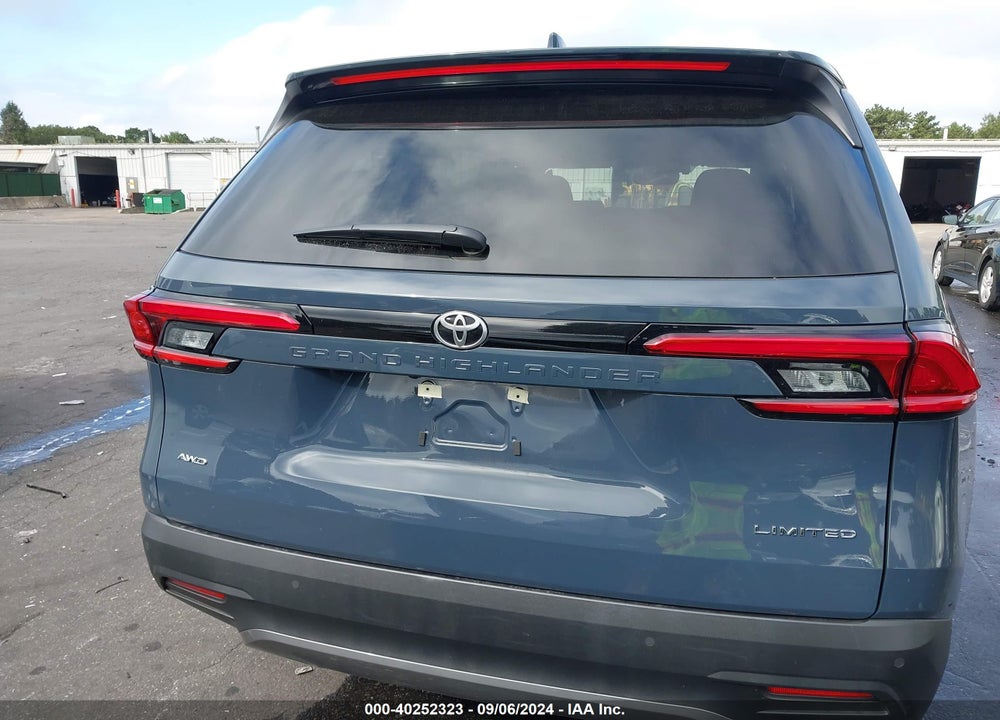 2024 TOYOTA GRAND HIGHLANDER LIMITED VIN: 5TDAAAB51RS056006