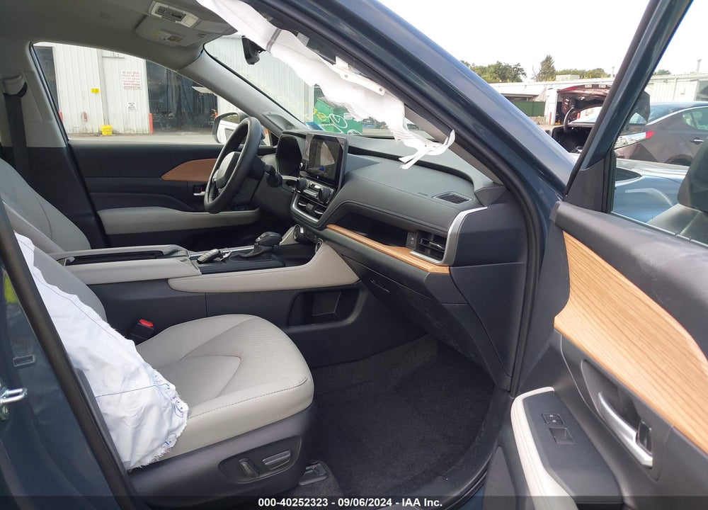 2024 TOYOTA GRAND HIGHLANDER LIMITED VIN: 5TDAAAB51RS056006