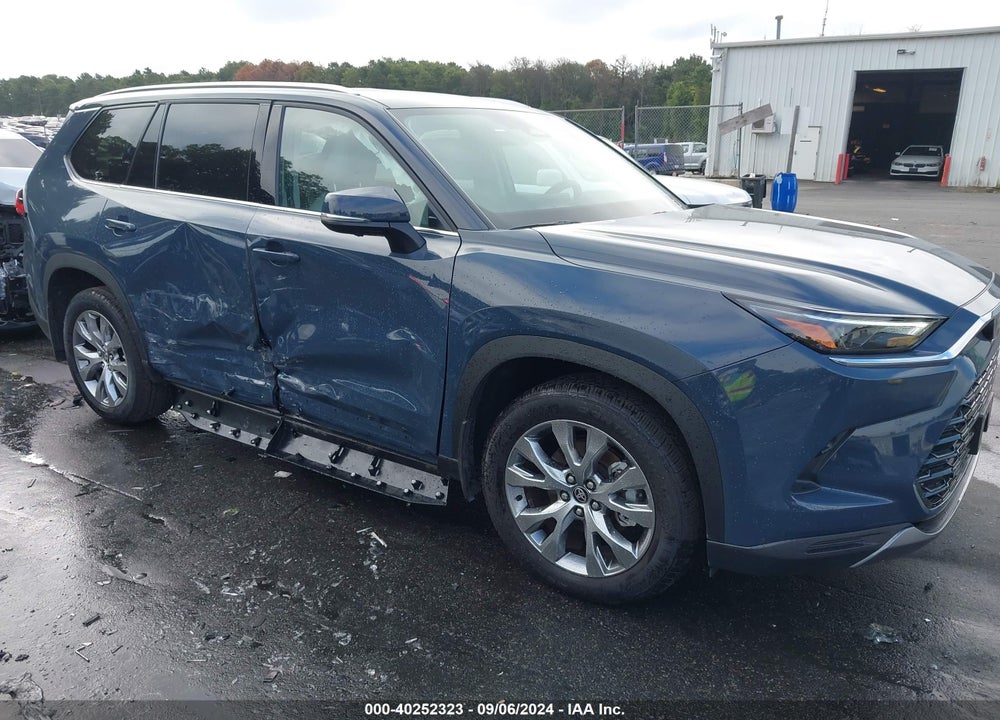 2024 TOYOTA GRAND HIGHLANDER LIMITED VIN: 5TDAAAB51RS056006