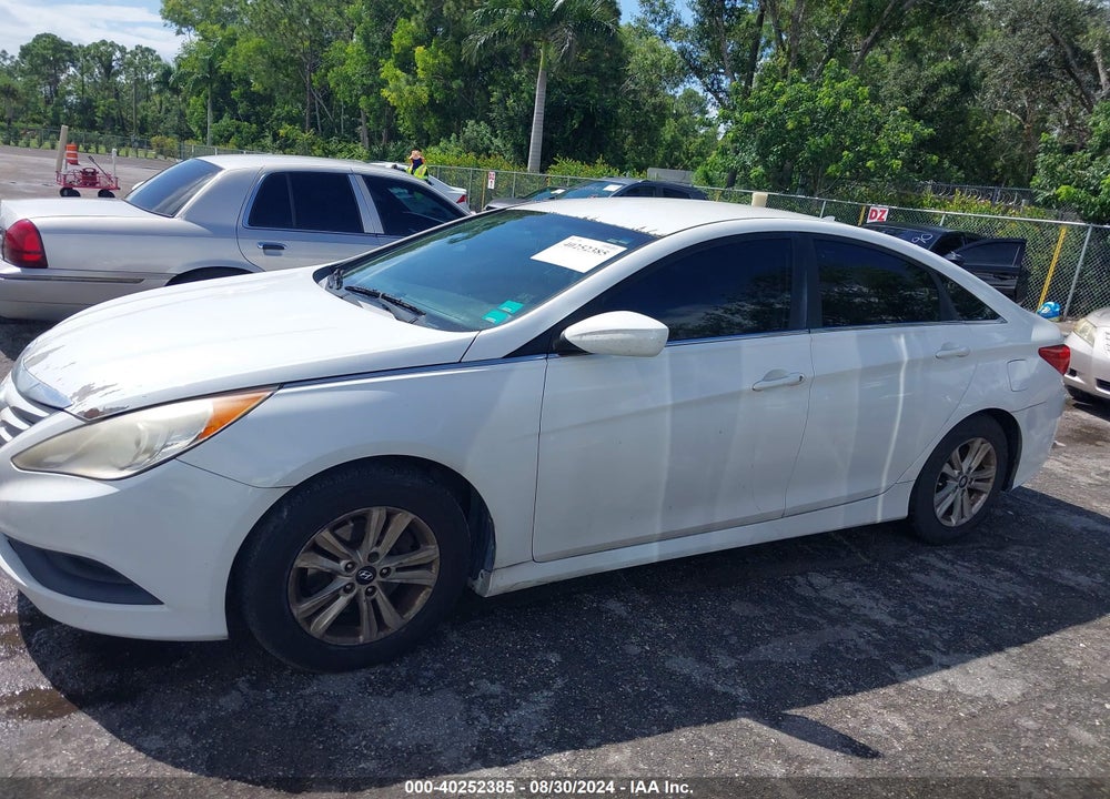 2014 HYUNDAI SONATA GLS VIN: 5NPEB4AC7EH887400