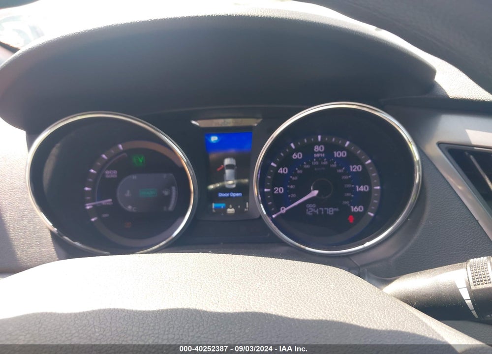 2015 HYUNDAI SONATA HYBRID VIN: KMHEC4A45FA137181