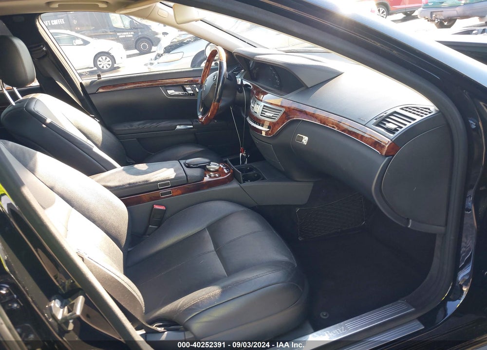 2008 MERCEDES-BENZ S 550 VIN: WDDNG71X88A212551