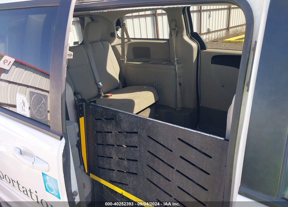 2011 DODGE GRAND CARAVAN EXPRESS VIN: 2D4RN4DG5BR640949