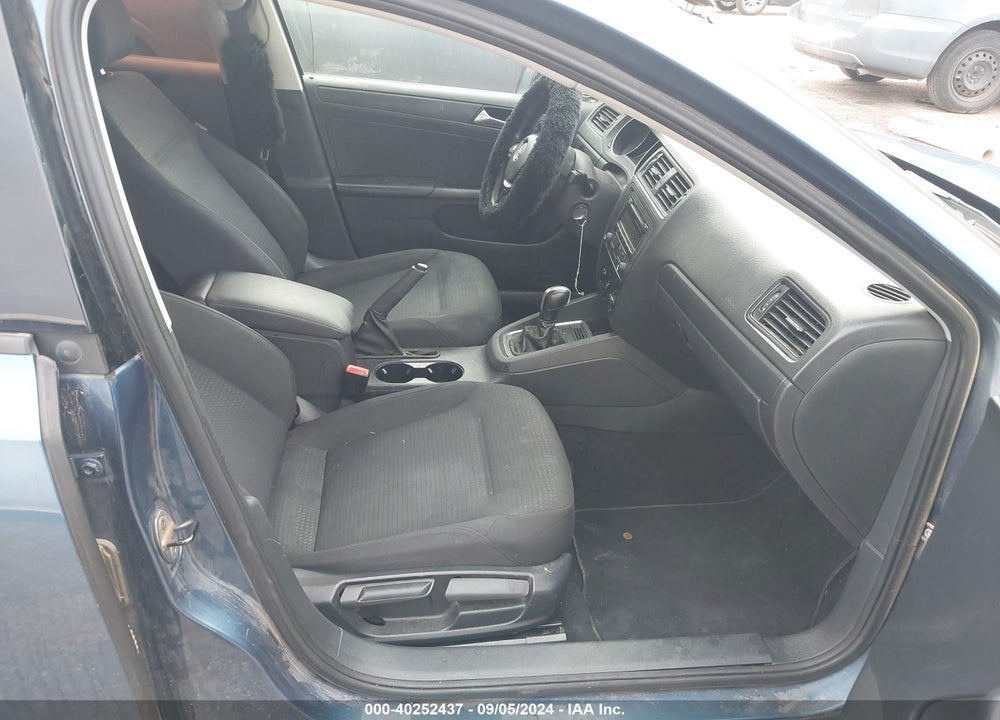2015 VOLKSWAGEN JETTA 2.0L S VIN: 3VW2K7AJ8FM204437