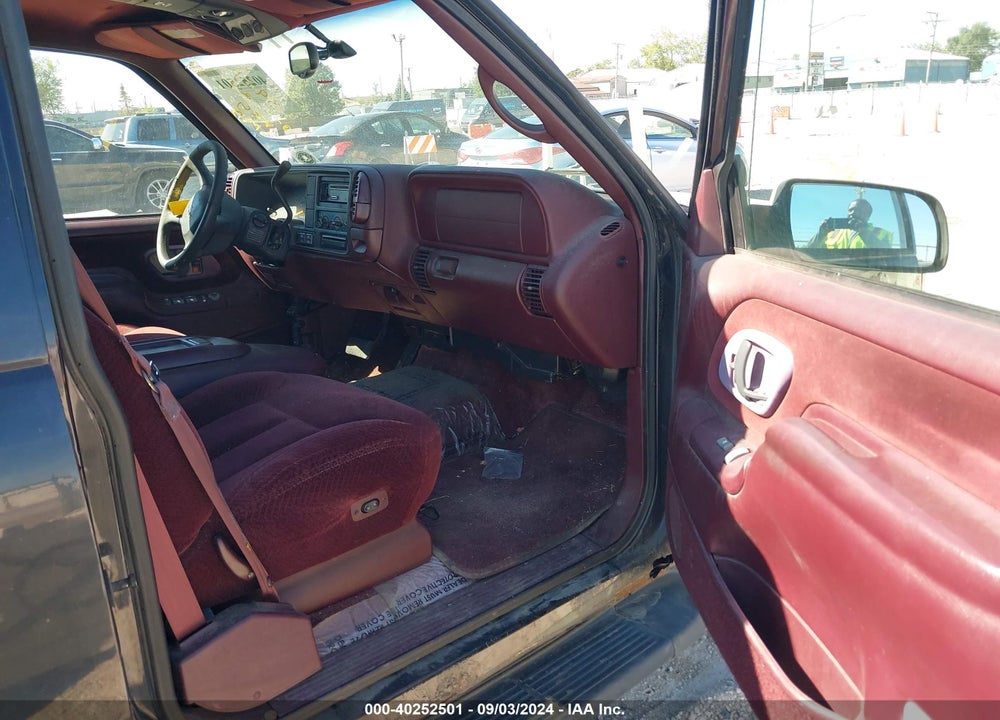 1998 GMC SUBURBAN 1500 SL VIN: 3GKFK16R1WG512438