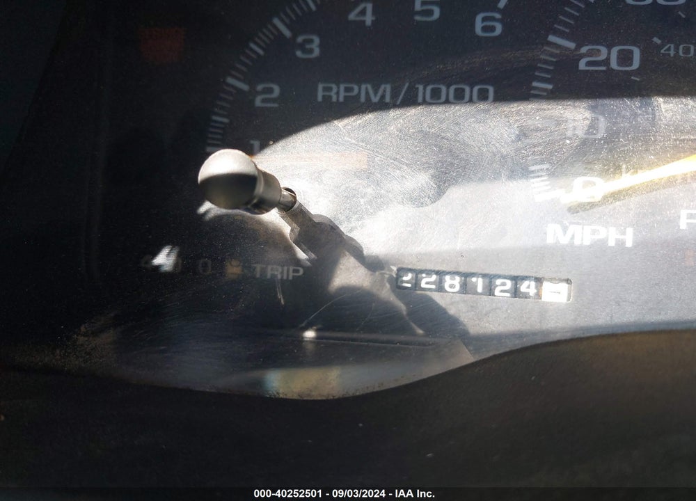 1998 GMC SUBURBAN 1500 SL VIN: 3GKFK16R1WG512438