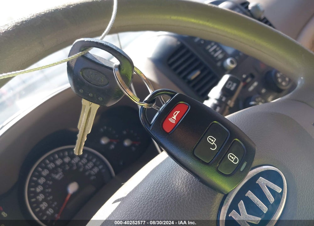 2012 KIA SEDONA LX VIN: KNDMG4C74C6443928