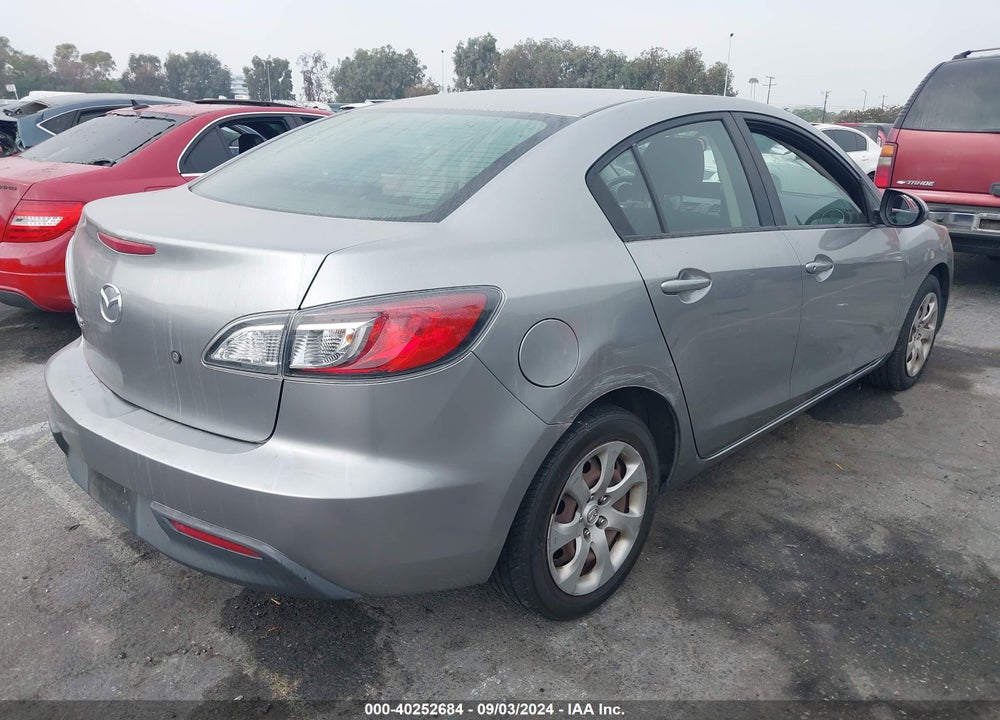 2011 MAZDA 3 I SPORT VIN: JM1BL1UG4B1496687