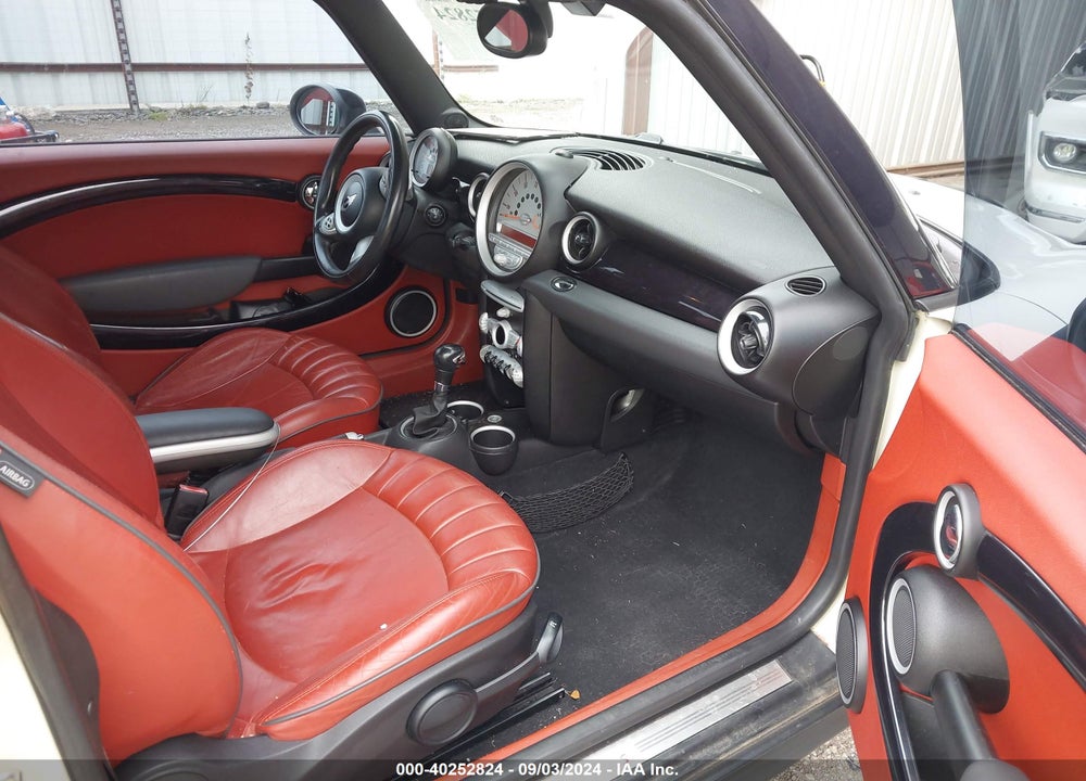 2007 MINI COOPER S VIN: WMWMF735X7TL88702