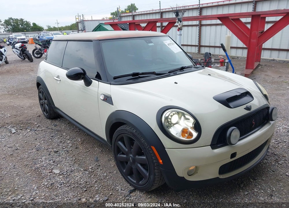 2007 MINI COOPER S VIN: WMWMF735X7TL88702