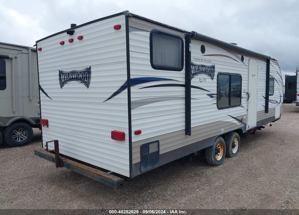 2017 FOREST RIVER WILDWOOD M-261BHXL VIN: 4X4TWDB21HE031655