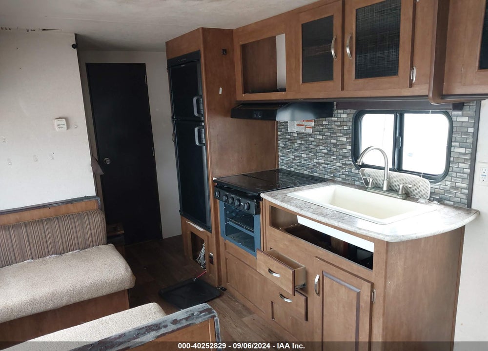 2017 FOREST RIVER WILDWOOD M-261BHXL VIN: 4X4TWDB21HE031655