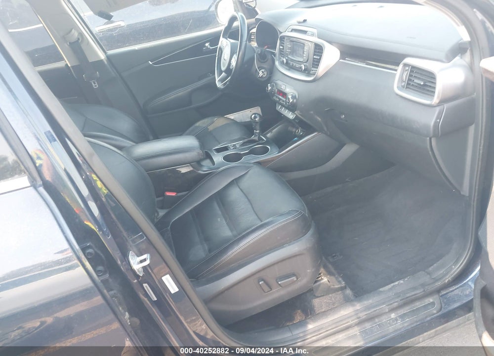 2016 KIA SORENTO 3.3L EX VIN: 5XYPHDA57GG016130