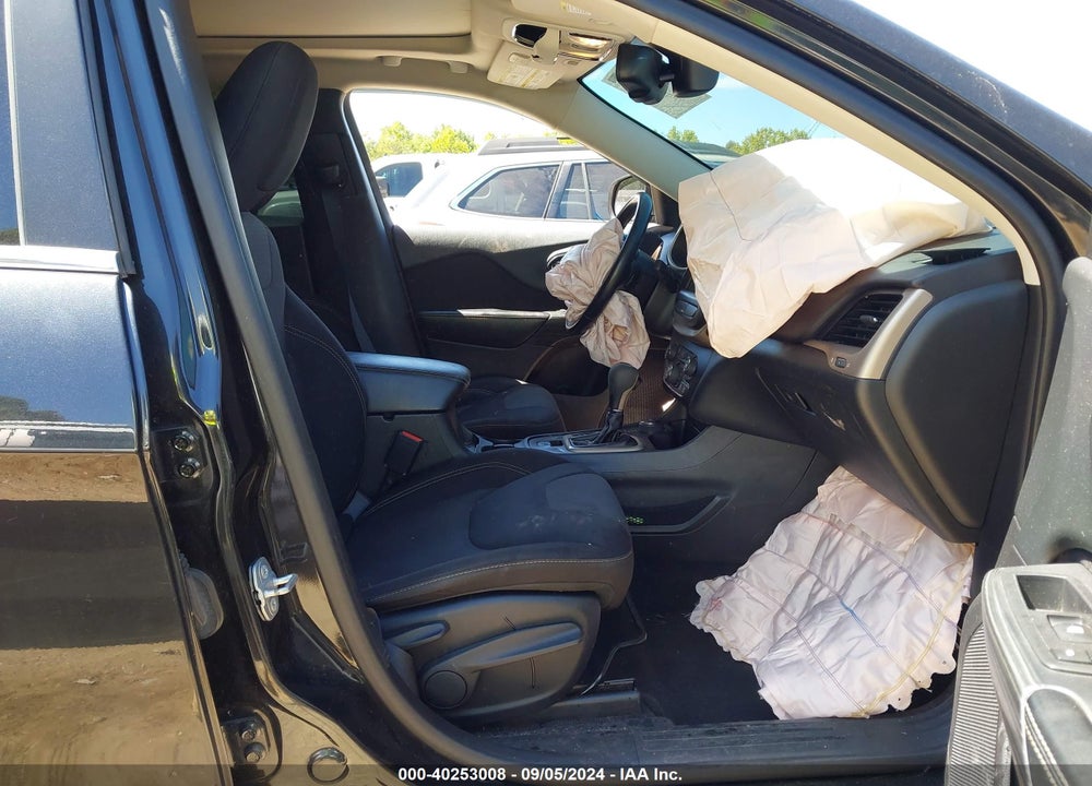 2015 JEEP CHEROKEE LATITUDE VIN: 1C4PJMCB6FW686681