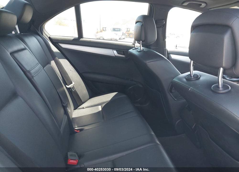 2013 MERCEDES-BENZ C 250 LUXURY/SPORT VIN: WDDGF4HB2DA825537