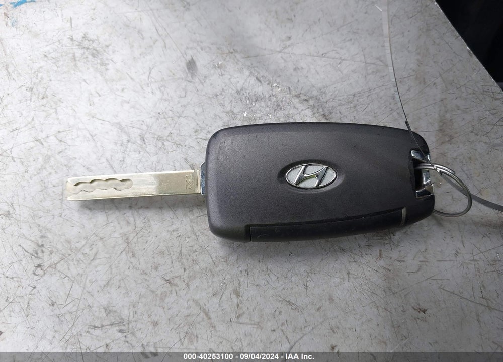 2019 HYUNDAI SANTA FE SE VIN: 5NMS23AD3KH004116