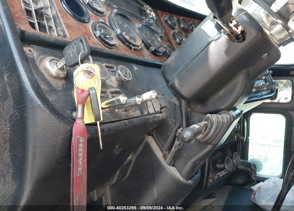 2005 PETERBILT 379 VIN: 1XP5DB9X35D860852