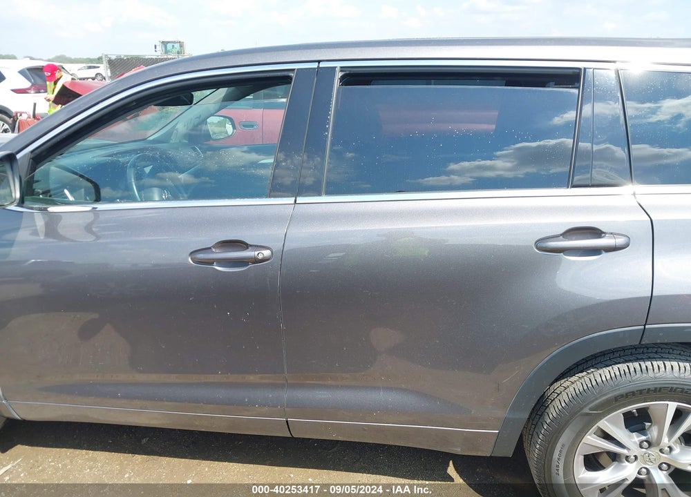 2015 TOYOTA HIGHLANDER LE PLUS V6 VIN: 5TDZKRFH6FS065489