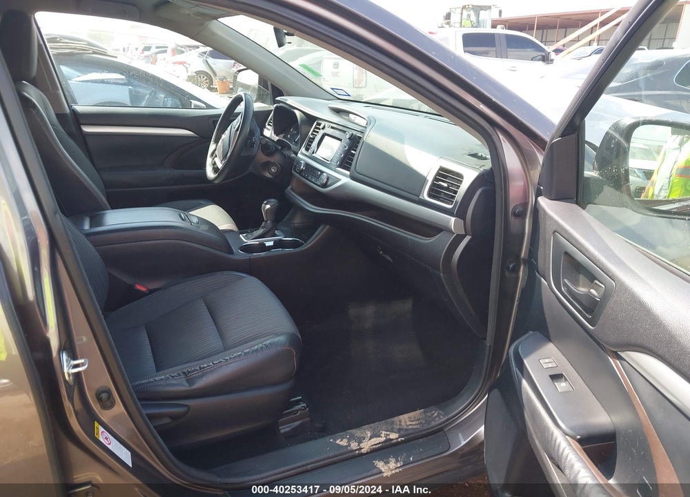 2015 TOYOTA HIGHLANDER LE PLUS V6 VIN: 5TDZKRFH6FS065489