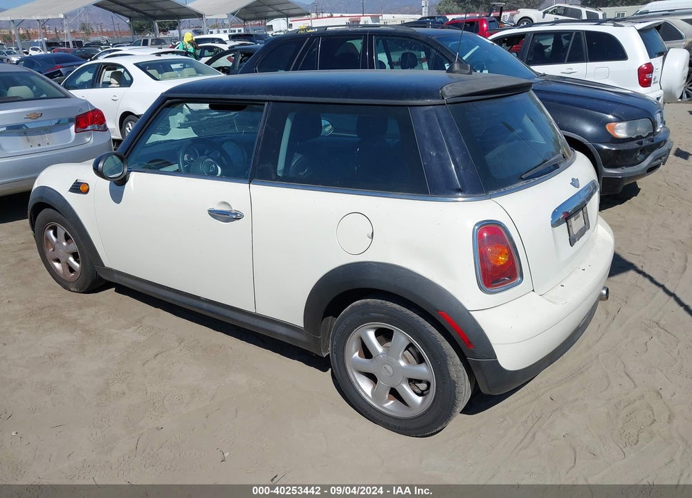 2007 MINI COOPER VIN: WMWMF33517TT54060