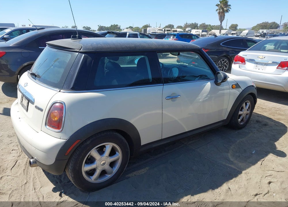 2007 MINI COOPER VIN: WMWMF33517TT54060