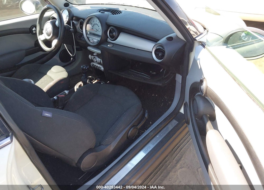 2007 MINI COOPER VIN: WMWMF33517TT54060