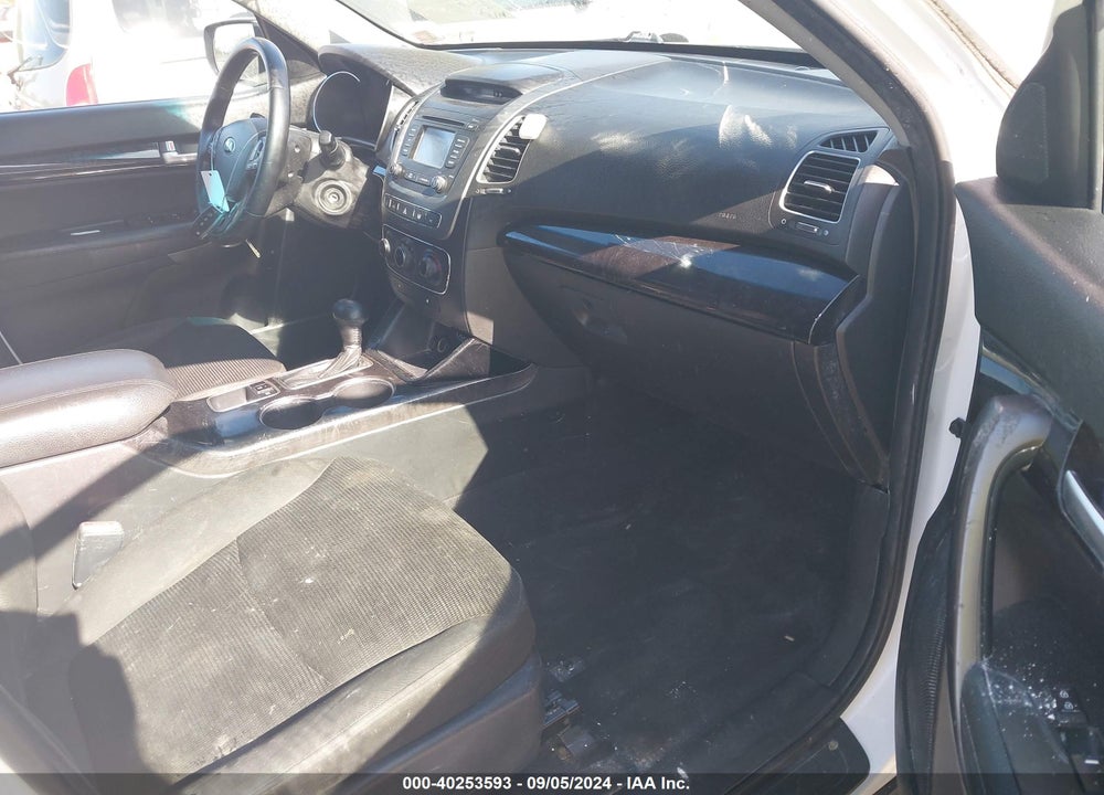 2014 KIA SORENTO VIN: 5XYKT4A62EG466346