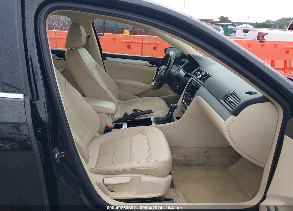 2012 VOLKSWAGEN PASSAT 2.5L SE VIN: 1VWBP7A30CC029147