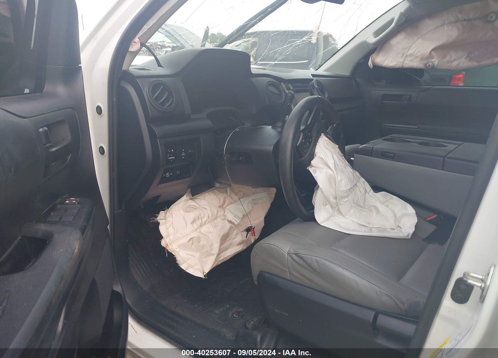 2018 TOYOTA TUNDRA SR 5.7L V8 VIN: 5TFUW5F14JX737725
