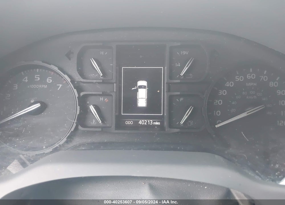 2018 TOYOTA TUNDRA SR 5.7L V8 VIN: 5TFUW5F14JX737725