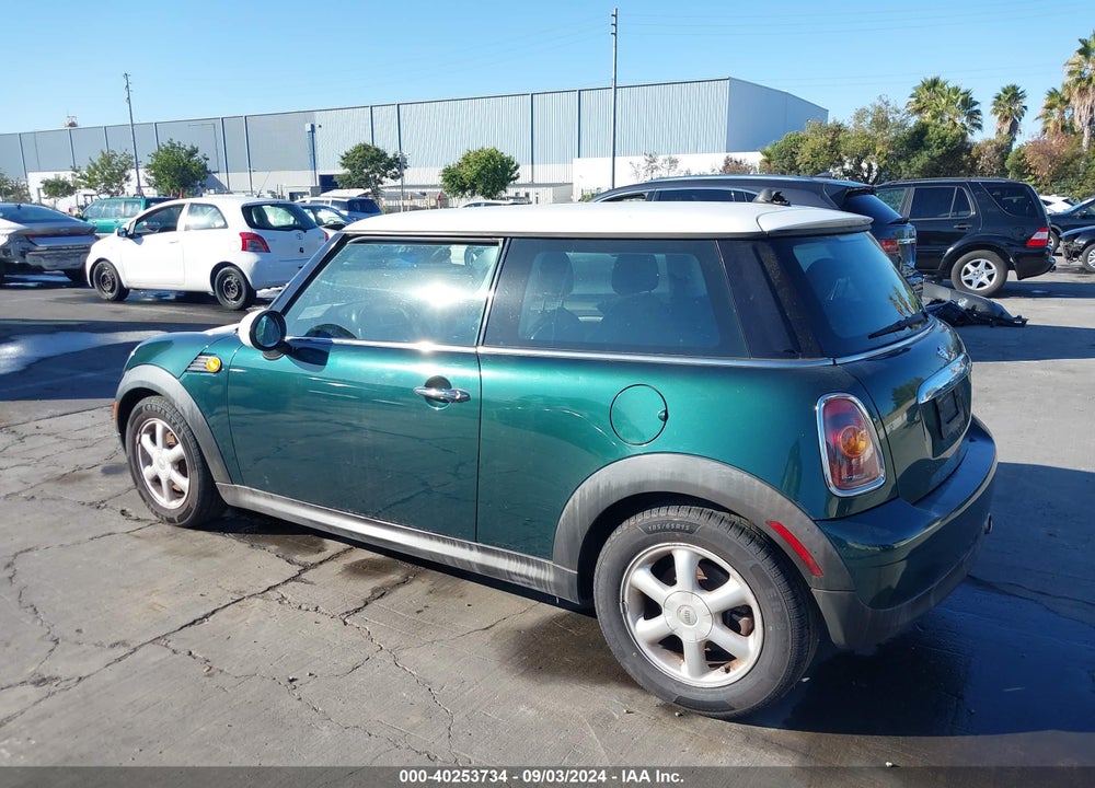 2009 MINI COOPER VIN: WMWMF335X9TU73115