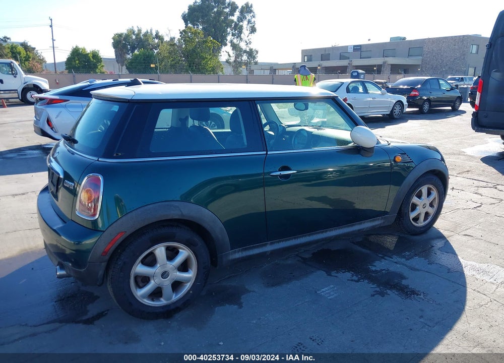 2009 MINI COOPER VIN: WMWMF335X9TU73115
