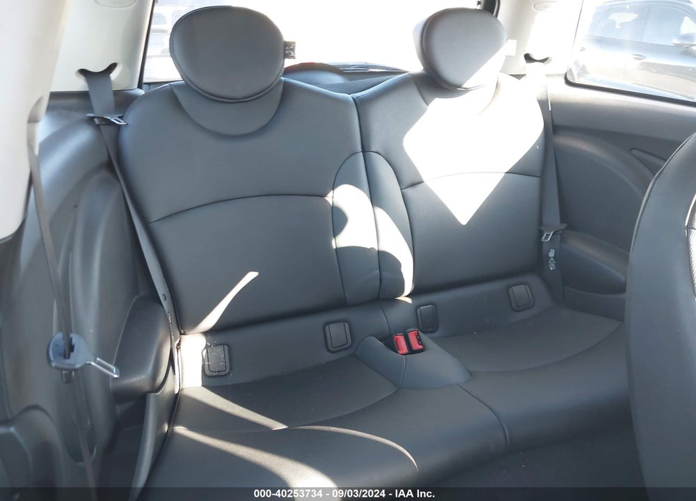 2009 MINI COOPER VIN: WMWMF335X9TU73115