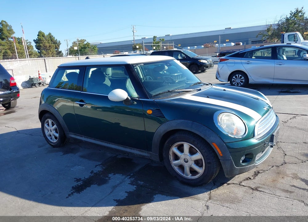 2009 MINI COOPER VIN: WMWMF335X9TU73115