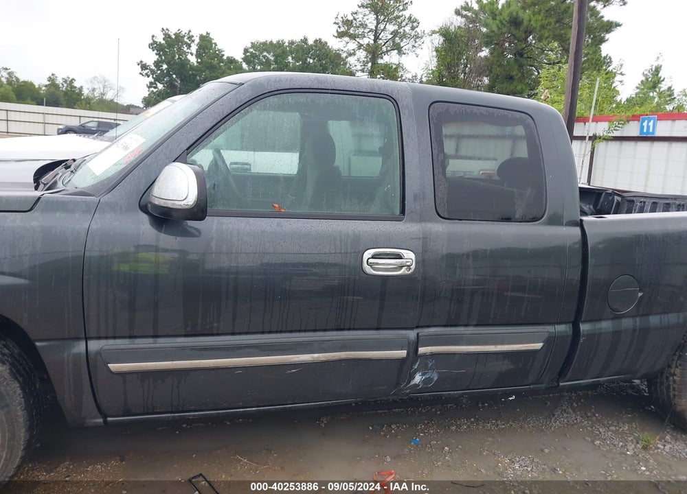 2005 CHEVROLET SILVERADO 1500 LS VIN: 2GCEC19V151185270